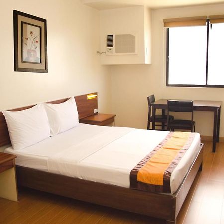 M Suites Hotel Makati City ภายนอก รูปภาพ