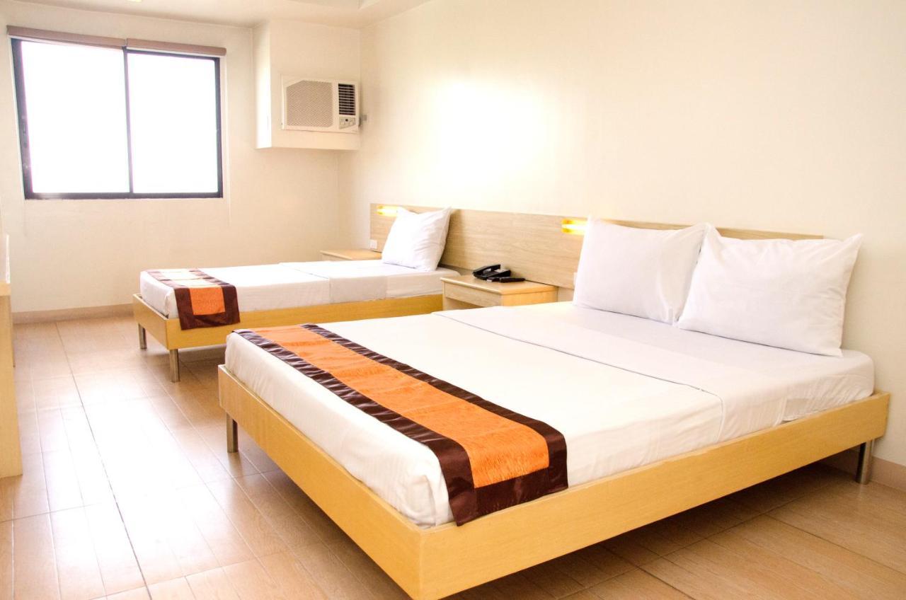 M Suites Hotel Makati City ภายนอก รูปภาพ
