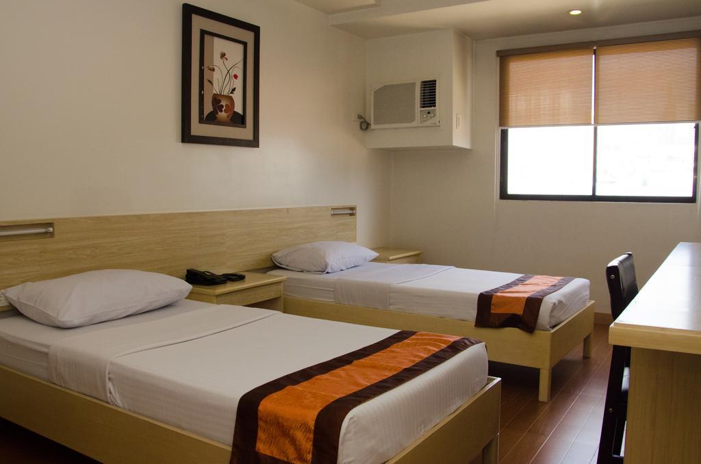 M Suites Hotel Makati City ภายนอก รูปภาพ