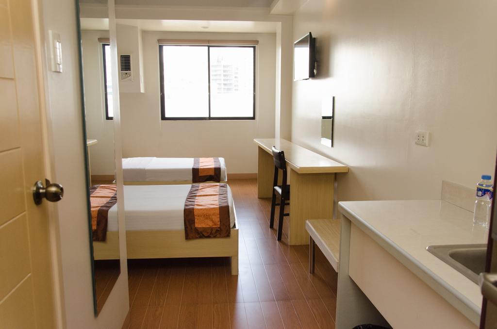 M Suites Hotel Makati City ภายนอก รูปภาพ