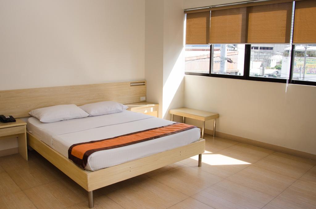 M Suites Hotel Makati City ภายนอก รูปภาพ