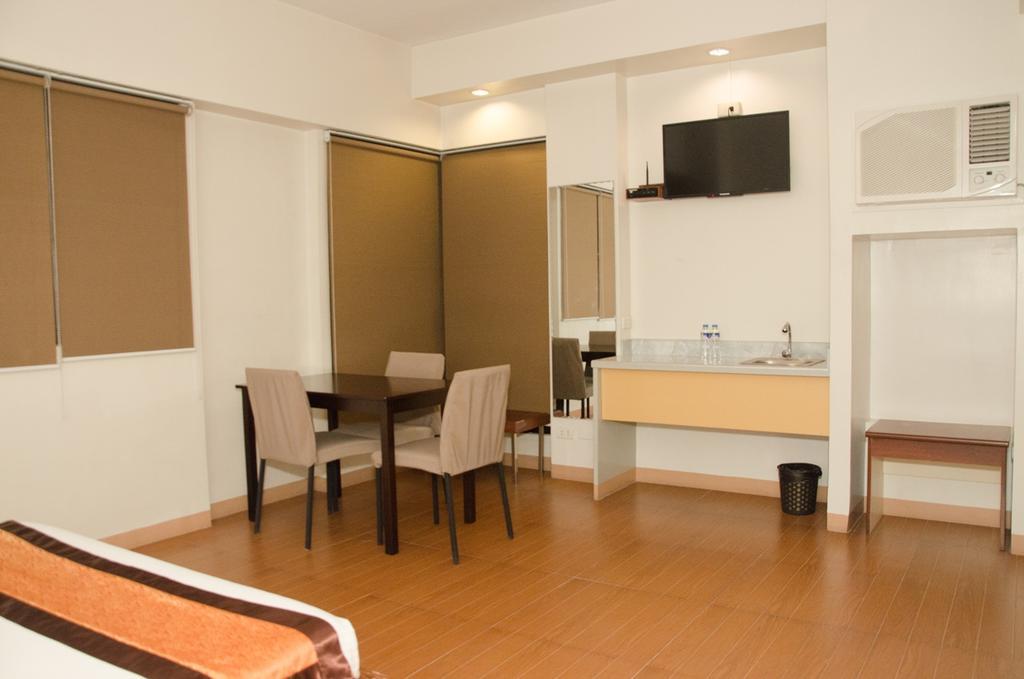 M Suites Hotel Makati City ภายนอก รูปภาพ