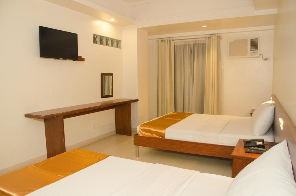 M Suites Hotel Makati City ภายนอก รูปภาพ