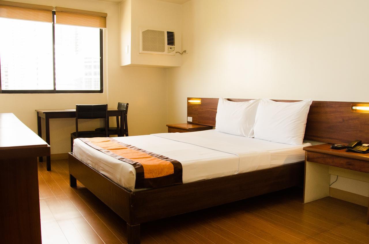 M Suites Hotel Makati City ภายนอก รูปภาพ