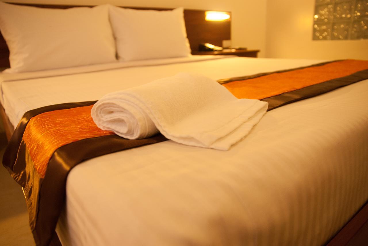 M Suites Hotel Makati City ภายนอก รูปภาพ