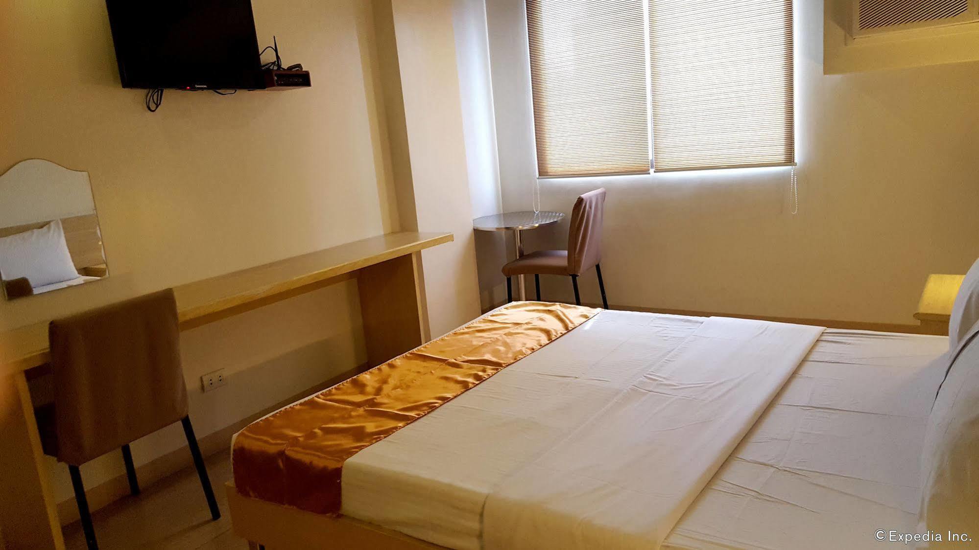 M Suites Hotel Makati City ภายนอก รูปภาพ