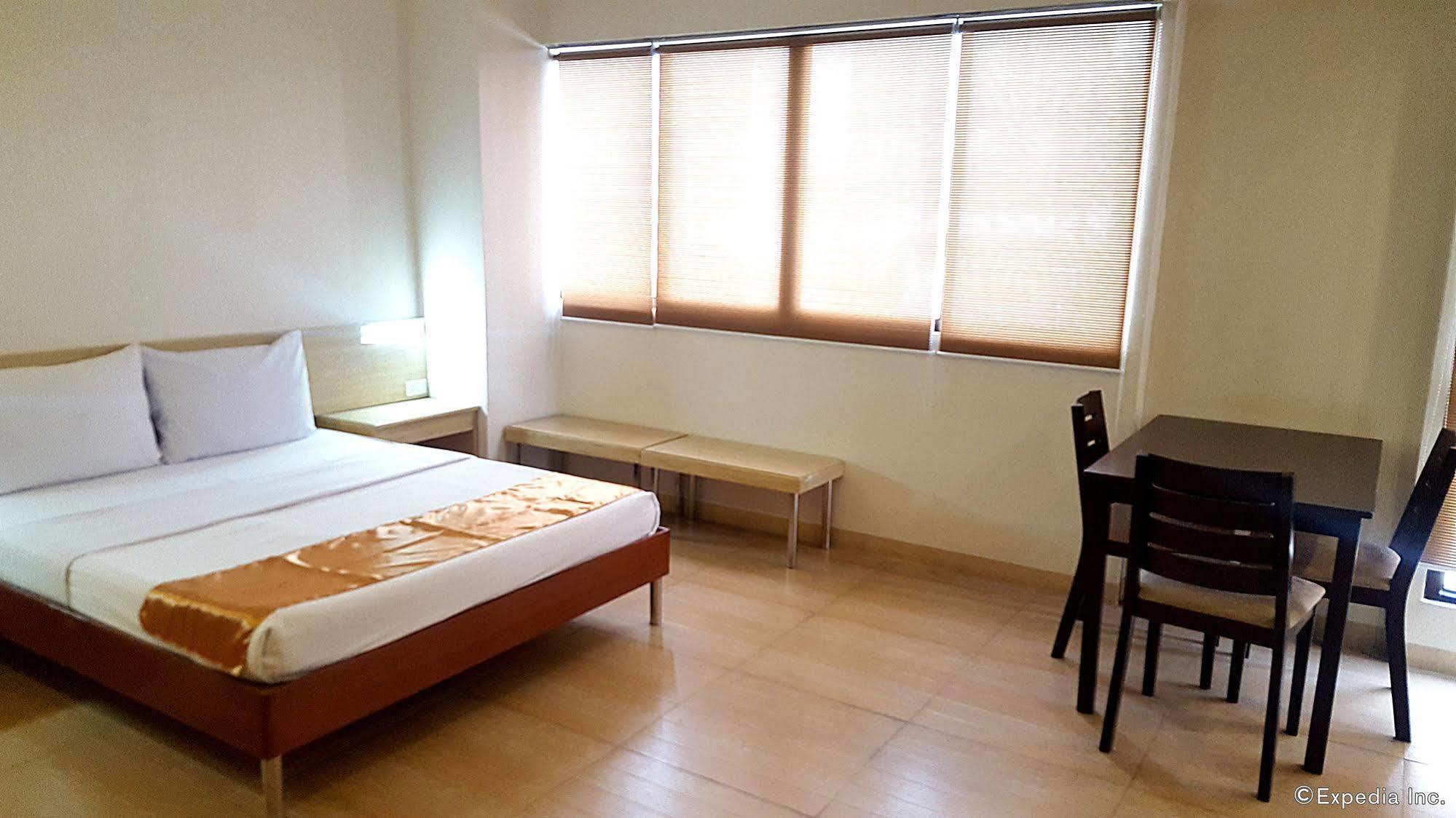 M Suites Hotel Makati City ภายนอก รูปภาพ