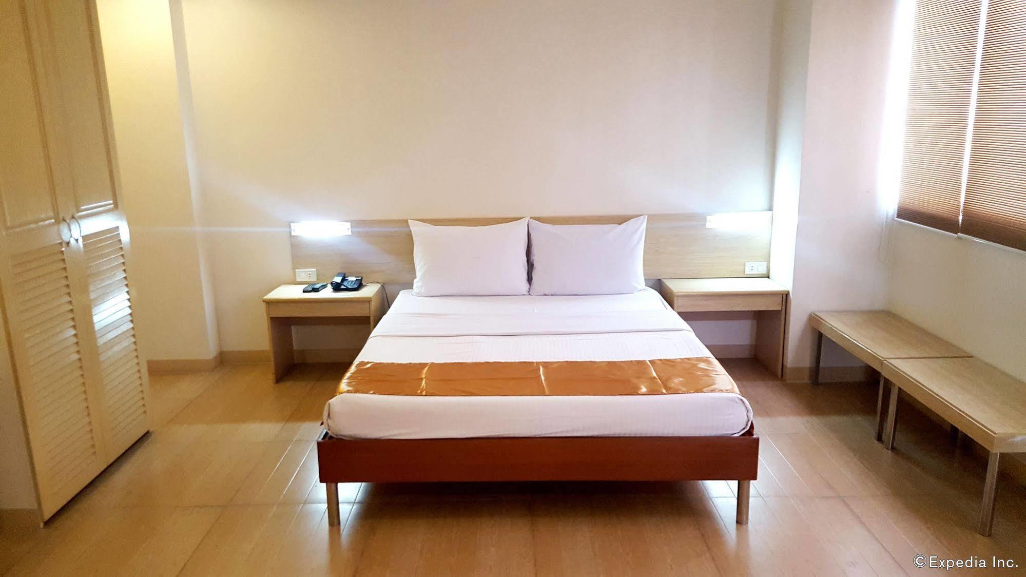 M Suites Hotel Makati City ภายนอก รูปภาพ