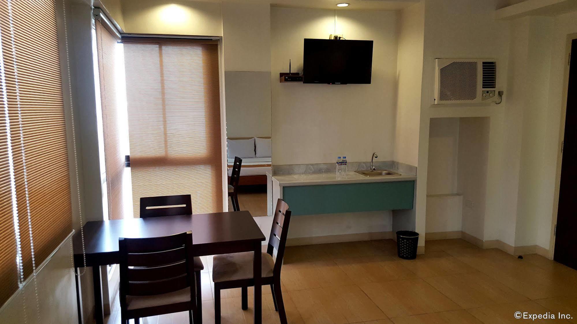 M Suites Hotel Makati City ภายนอก รูปภาพ