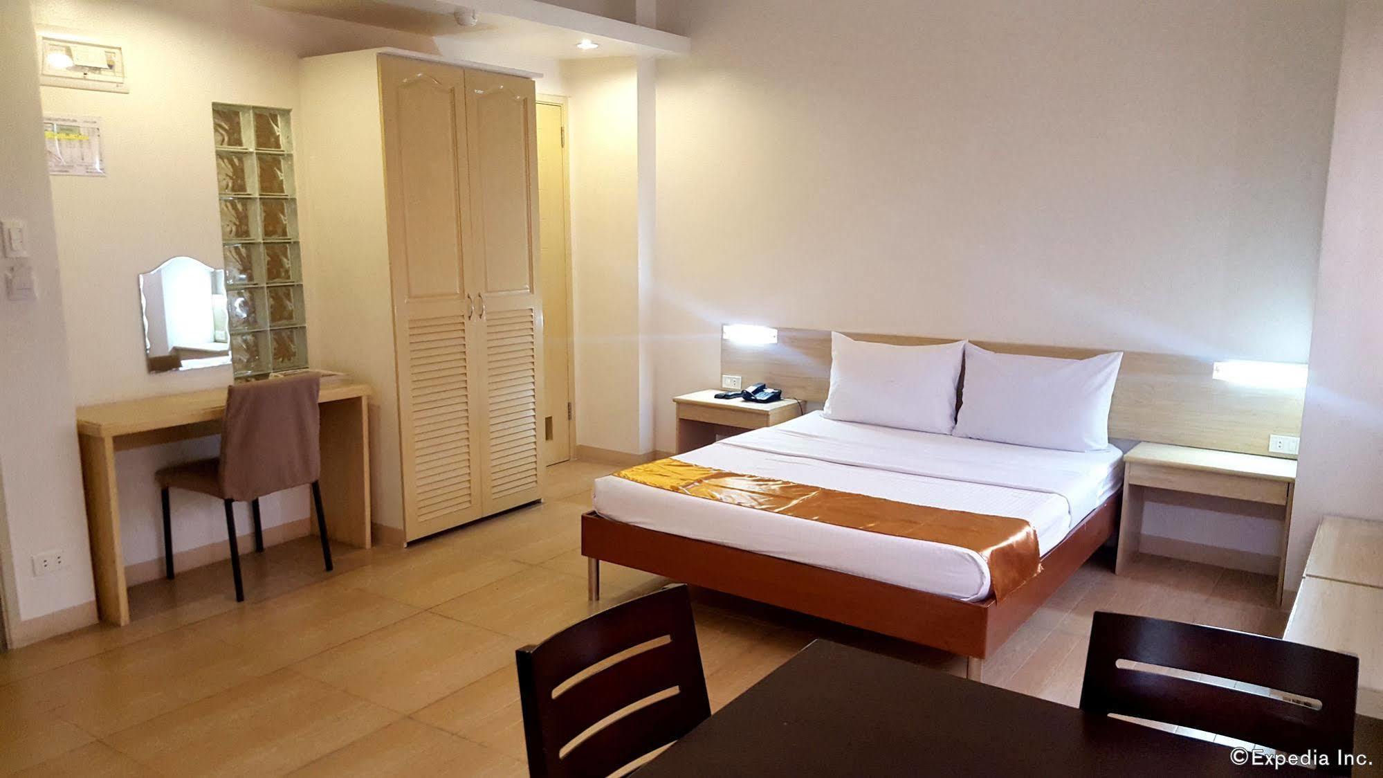 M Suites Hotel Makati City ภายนอก รูปภาพ