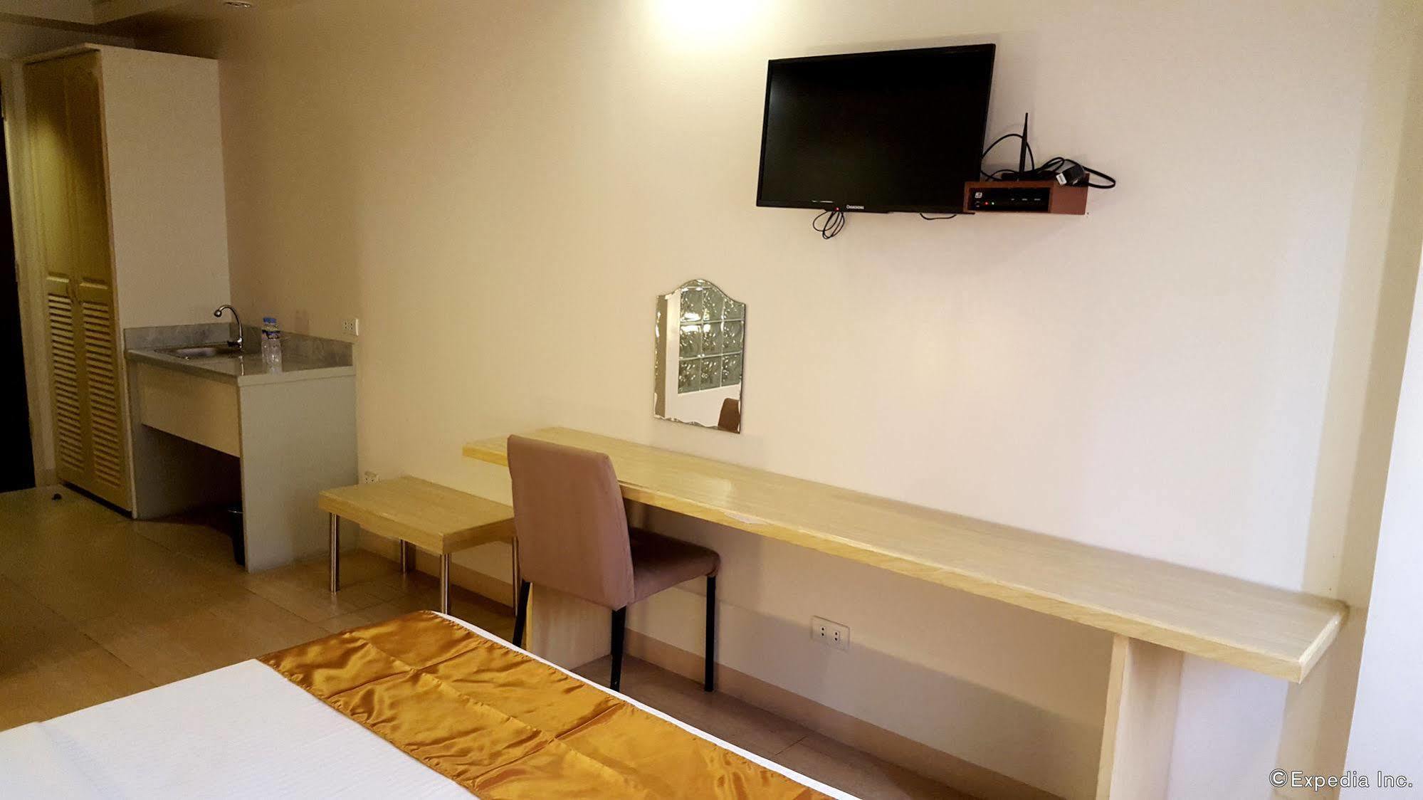 M Suites Hotel Makati City ภายนอก รูปภาพ