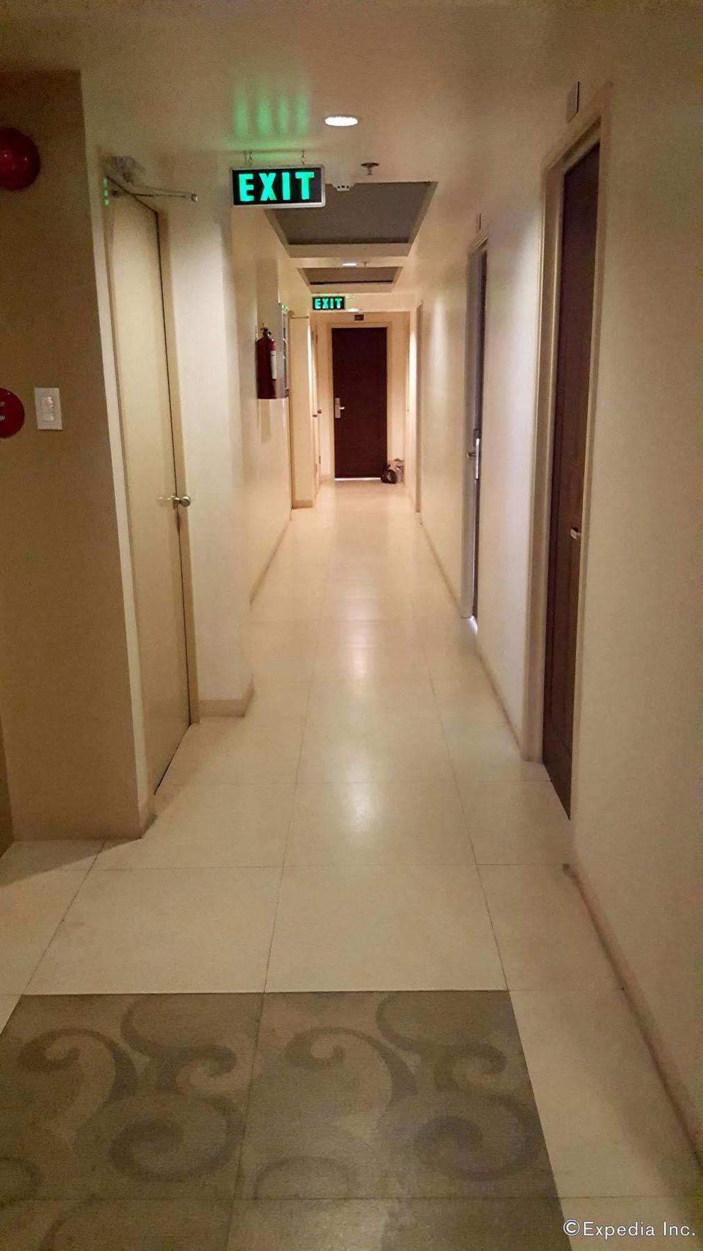 M Suites Hotel Makati City ภายนอก รูปภาพ